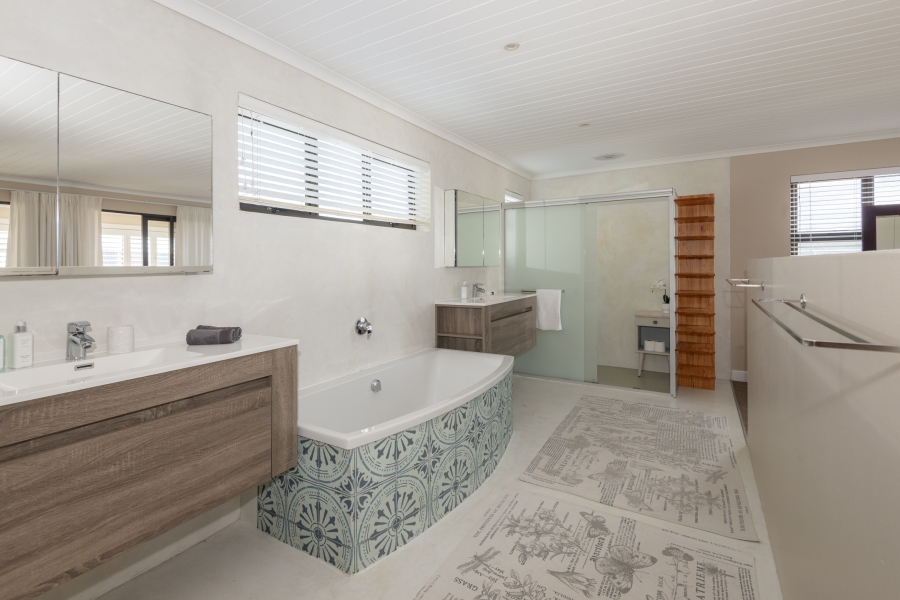 6 Bedroom Property for Sale in Myburgh Park Western Cape